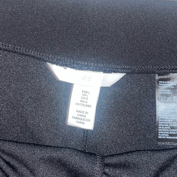 H&M High Waisted Black Gold Button Dress Shorts - Picture 2 of 7